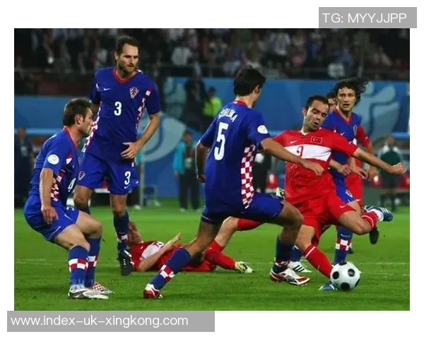 足球的重量与运动员的力量之间的微妙关系探讨